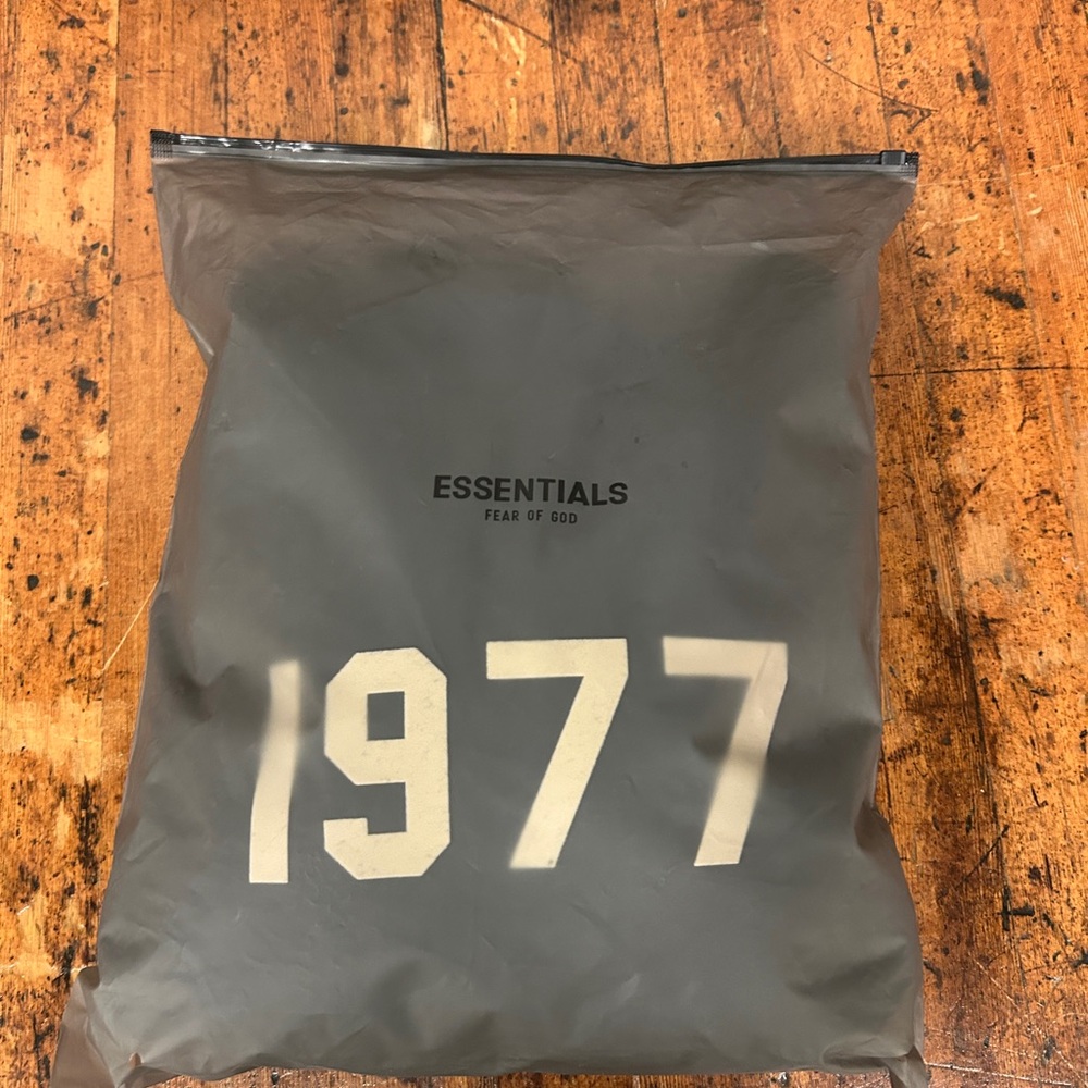 Essentials 1977